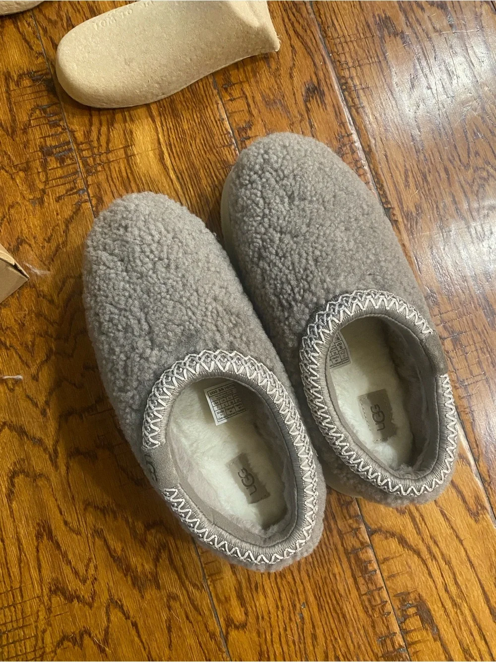 UGG Women's Maxi Curly Tazz Platform Gray Slippers Shoes size 7